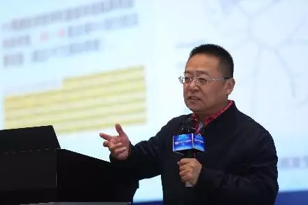 国家疾病预防控制中心的汪宁教授 做了《艾滋病流行病学及控制策略》主旨演讲