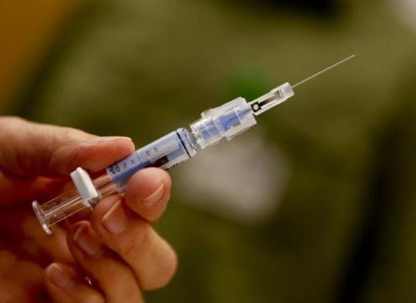 经过数十年的研究，科学家们对艾滋病疫苗的前景持谨慎乐观的态度。