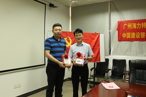 双方进行了党史学习赠书活动，为之后的党建共建活动开启新篇章！